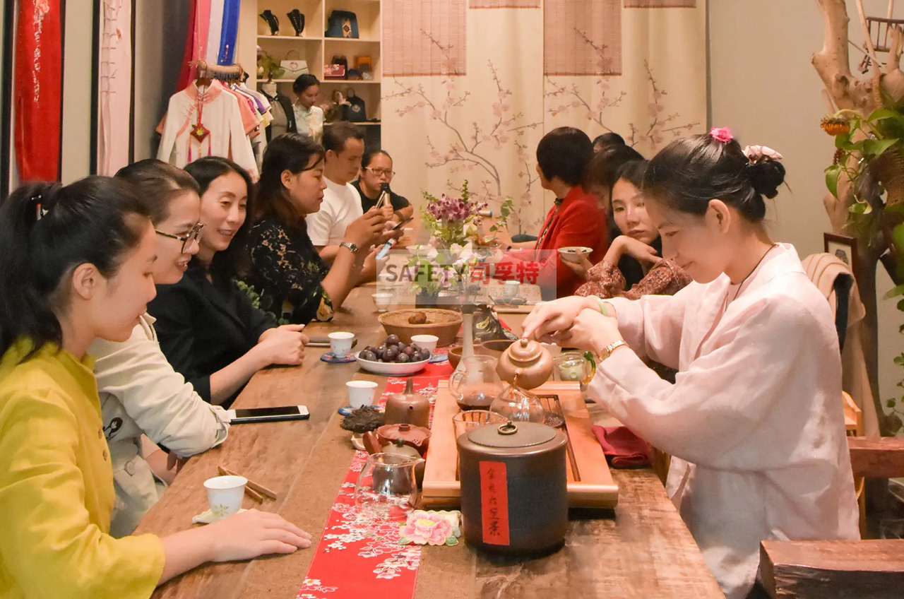 “圍爐煮茶”為什么火？年輕人追捧是有原因的-司孚特圍爐茶桌(圖1)